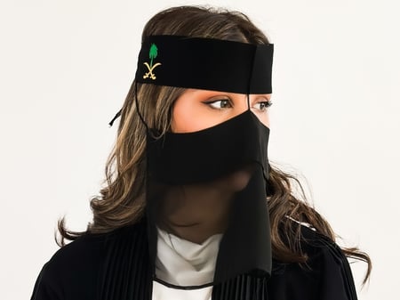 برقع بالشعار السعودي
