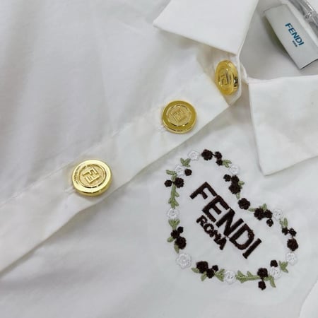 فستان بناتي أبيض مطرز قطن بتفاصيل انيقه باللون الاحمر