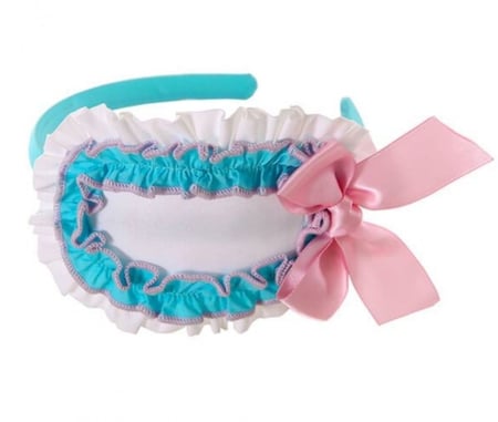 تيور انيق مع اكسسوار الشعر