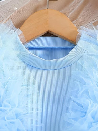 توب بناتي بدون أكمام بياقة دائرية مع تفاصيل منقوشة شبكية وتنورة