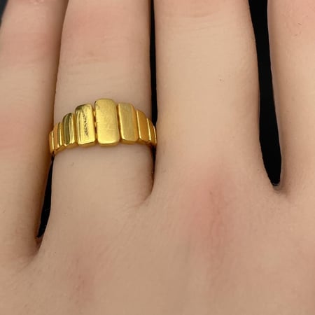 خاتم ذهب عيار 21 بتصميم المستطيلات الناعمة وزن 2.23 جرام