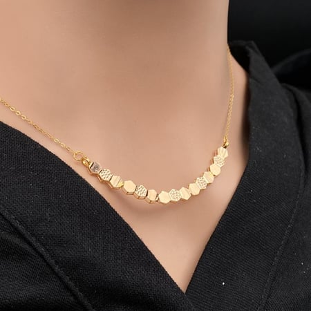 عقد ذهب عيار 21 الوزن 2.34 جرام