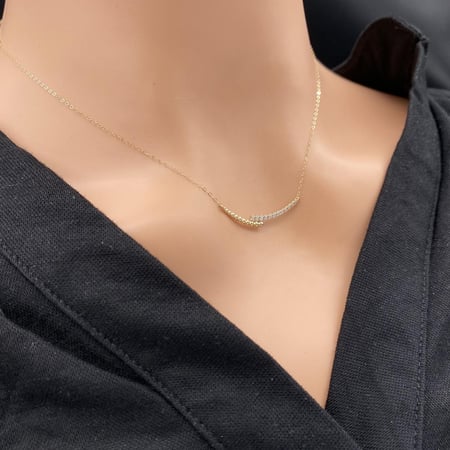 عقد ذهب عيار 18 الوزن 0.85 جرام