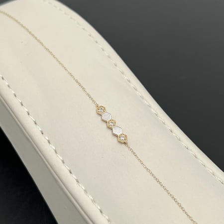 اسواره ذهب عيار 18 الوزن 0.72 جرام