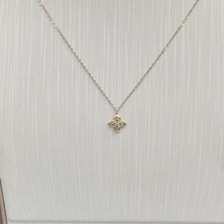 طقم ذهبي راقي عيار 18 بتصميم أنيق الوزن 2.18 جرام