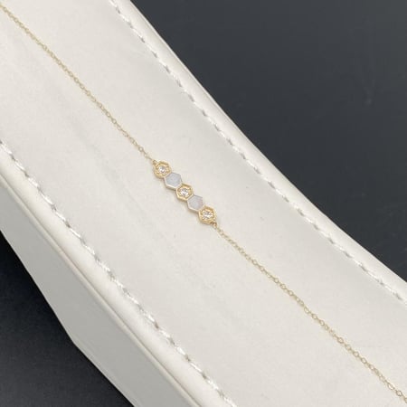 إسوارة ذهب عيار 18 الوزن 0.70 جرام