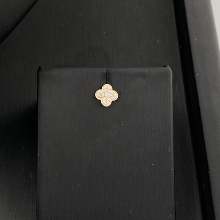 طقم ذهب عيار 18 بتصميم راقي الوزن 2.77 جرام