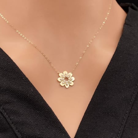 عقد ذهب عيار 18 الوزن 0.92 جرام