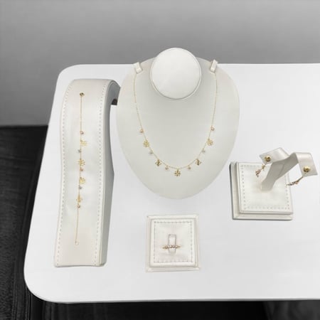 طقم ذهب عيار 18 الوزن 4.03 جرام