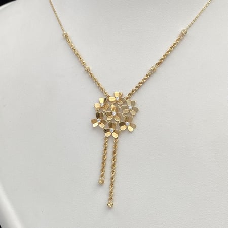 طقم ذهب عيار 18 الوزن 9.32 جرام
