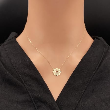 عقد ذهب عيار 18 الوزن 0.92 جرام