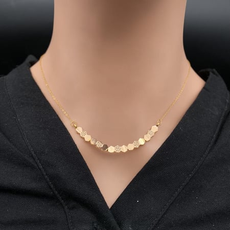 عقد ذهب عيار 21 الوزن 2.34 جرام