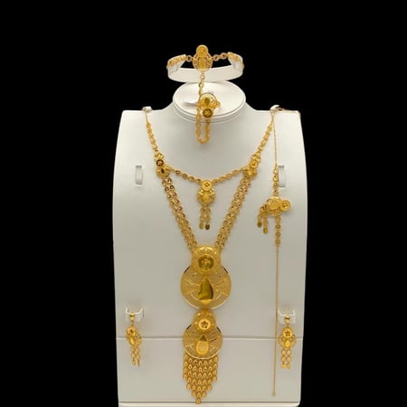 طقم ذهب ملكي عيار 21 رفاهية تليق بيك الوزن  72.8 جرام