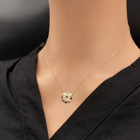 عقد ذهب عيار 18 الوزن 0.92 جرام