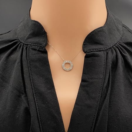 عقد ذهب عيار 18 الوزن 0.97 جرام