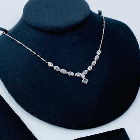 طقم ذهب تصميم ألماس عيار 18 الوزن 10.08 جرام