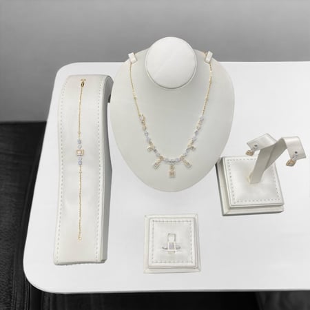 طقم ذهب عيار 18 الوزن 10.63 جرام