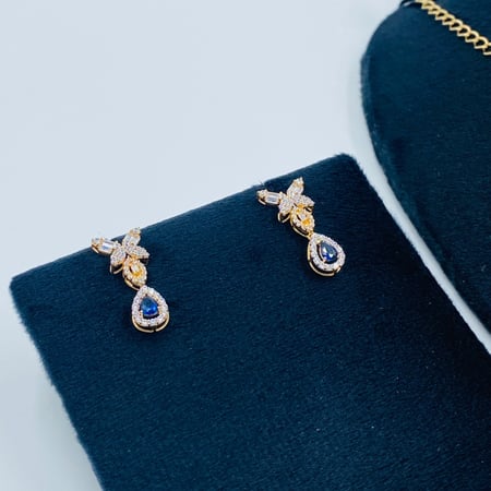 طقم ذهب تصميم ألماس عيار 18 الوزن 27.75 جرام