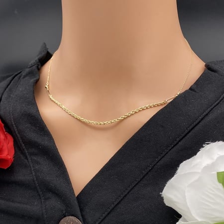 عقد ذهب عيار 18 الوزن 1.7 جرام