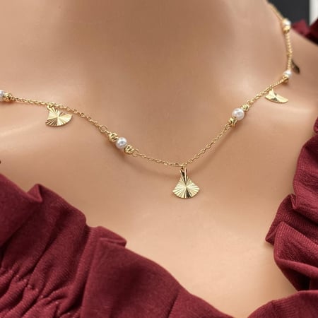 عقد شوكر ذهب عيار 18 بتصميم فاخر وراقي الوزن 2.97 جرام