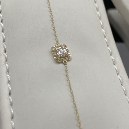 طقم ذهب عيار 18 الوزن 2.73 جرام