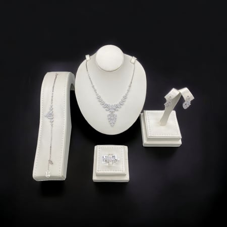 طقم ذهب عيار 18 الوزن 19.09 جرام