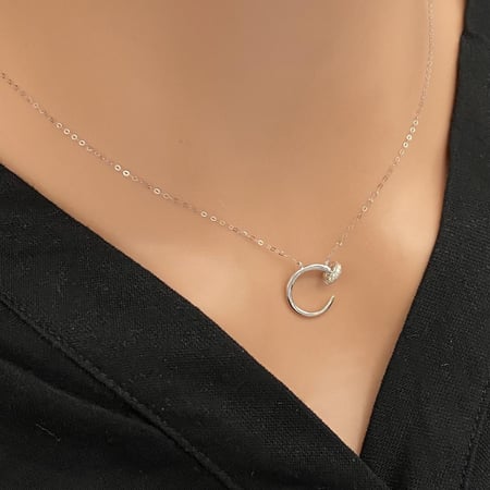 عقد ذهب عيار 18 الوزن 0.90 جرام