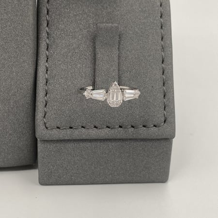 طقم ذهب عيار 18 الوزن 6.5 جرام