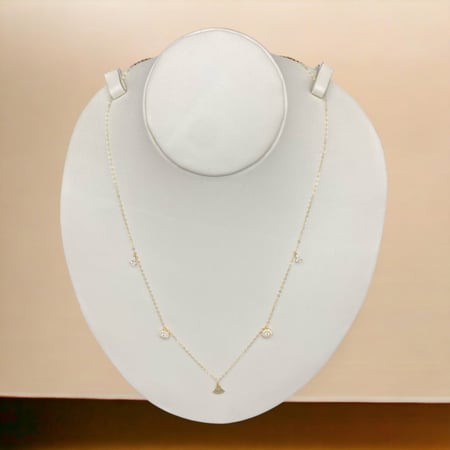 تالقى بجمال عقد شوكر ذهب عيار 18 الرائع الوزن 0.73 جرام