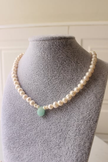 سلسلة لولو مع حجر دمعة تيفاني