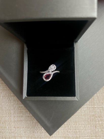 خاتم فري سايز مرصع باحجار الزيركون تصميم الماس