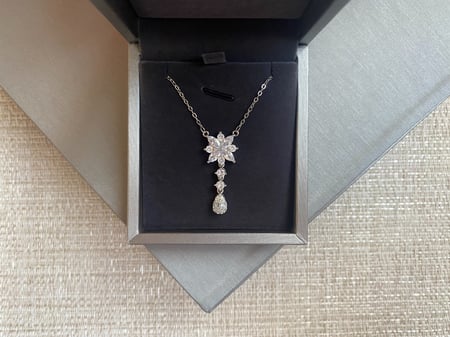 عقد فضه 925  مرصع باحجار الزيركون تصميم الماس