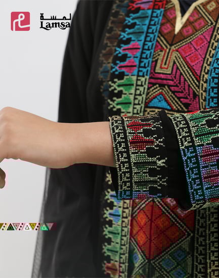 زي تقليدي تراثي مطرز بنقش السدو