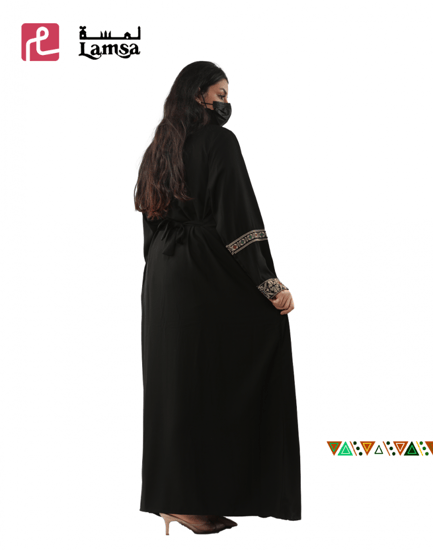 مطرزات تراثية تعود لجنوب المملكة