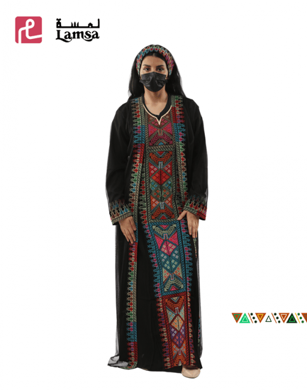 زي تقليدي تراثي مطرز بنقش السدو