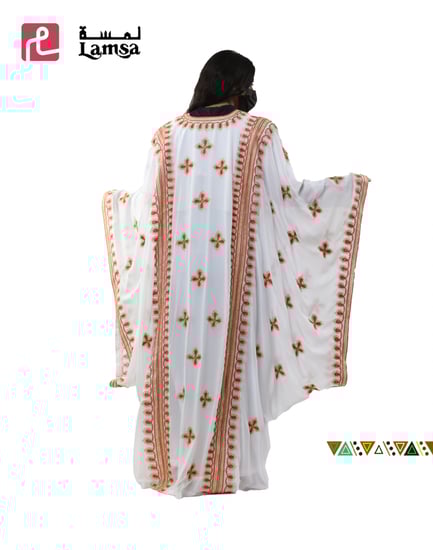 ثوب مستوحاة من موروث المنطقة الشرقية