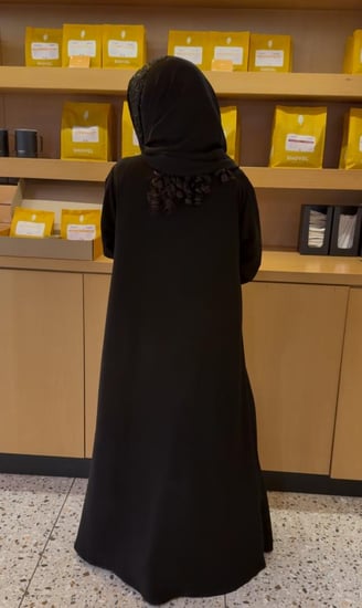 عباية سوداء كريب ملكي مع كريب مطرز