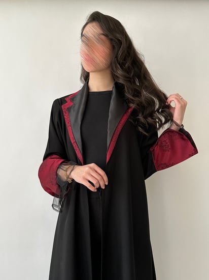 عبايات كريب اسود