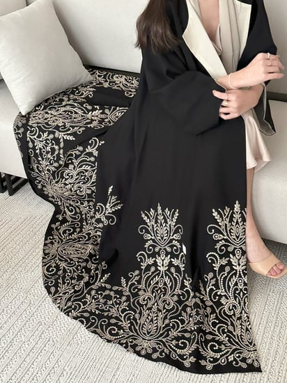 عبايات كتان اسود