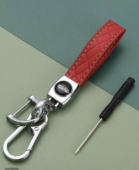 ميدالية جلد مع مفك