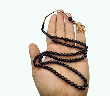 سبحة بكلايت نواعم 99 خرزه باللون الأسود بكركوشة الميزان