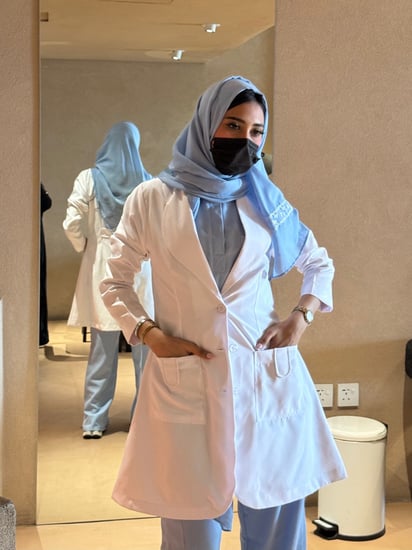 ‏Fleur Lab Coat