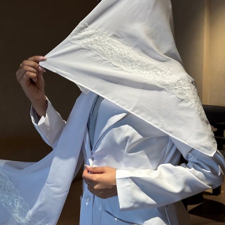 طرحة دانتيل ابيض