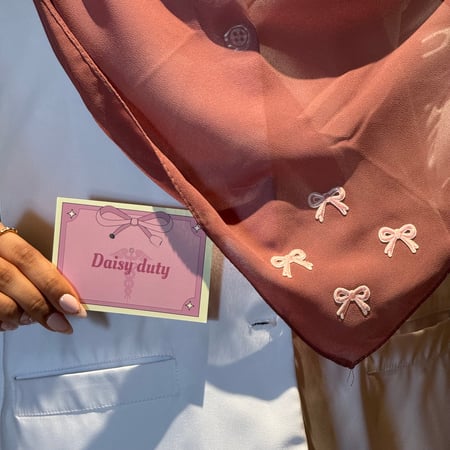 طرحة الفيونكات البينك