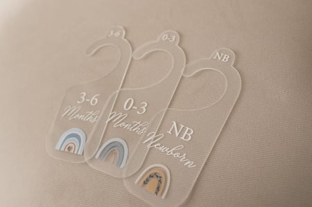 تاق اكريلك شفاف تقسيم ملابس الأطفال