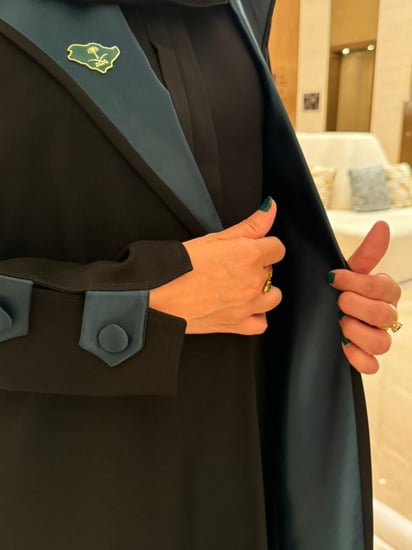 عباية نجد مع بروش اليوم الوطني
