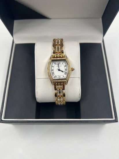 ساعة يد نسائية من ماركة كارتير (Cartier)