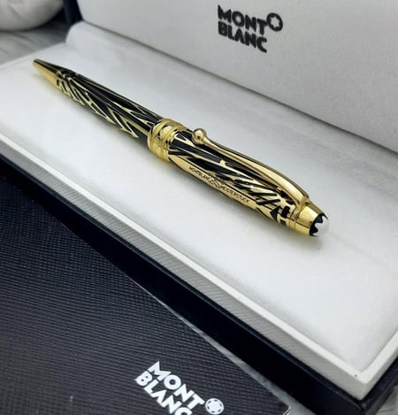 قلم حبر جاف من ماركة مونت بلانك (Mont Blanc)