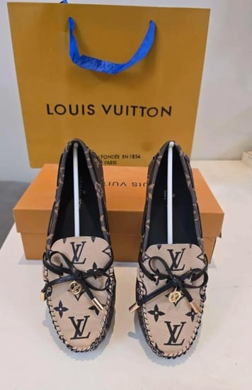 حذاء نسائي من ماركة لويس فيتون(Louis Vuitton)
