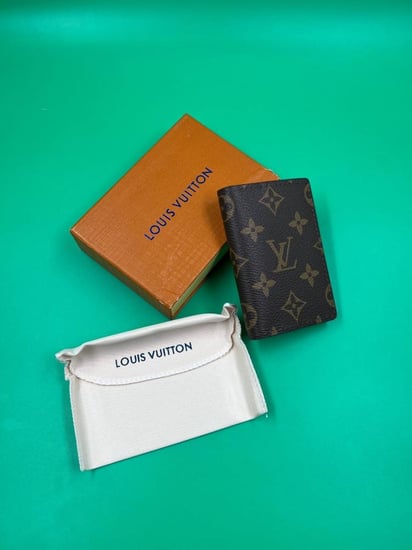 بوك رجالي من ماركة لويس فيتون(Louis Vuitton)